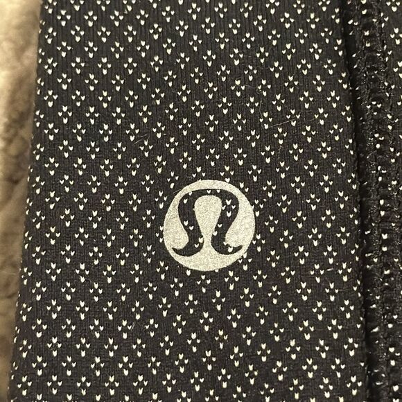 Lululemon En Route Crop Diamond Dot Black White / Black size 6 in EUC - Picture 8 of 8